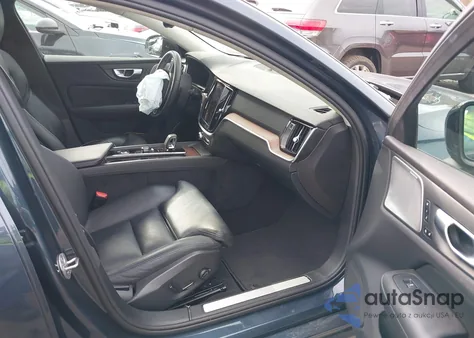 2024 Volvo S60 B5 Ultimate Dark Theme z USA, uszkodzony, nr VIN 7JRL12TM3RG282872